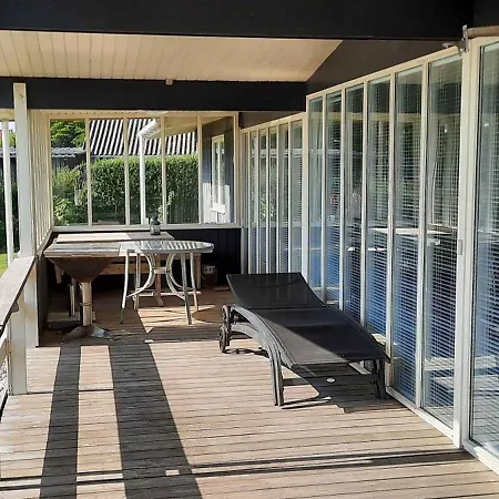 Semesterbostad Cozy With Sea View